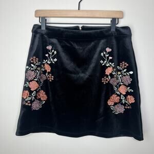 Lost + Wonder Black Velvet Floral Embroidered‎ Mini Skirt Size Medium